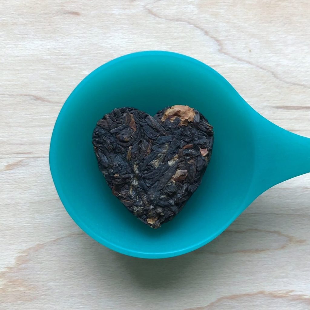 https://teainspoons.com/wp-content/uploads/2023/05/PlumDeluxeTea_Plum-Puerh_spoon-1024x1024.jpg